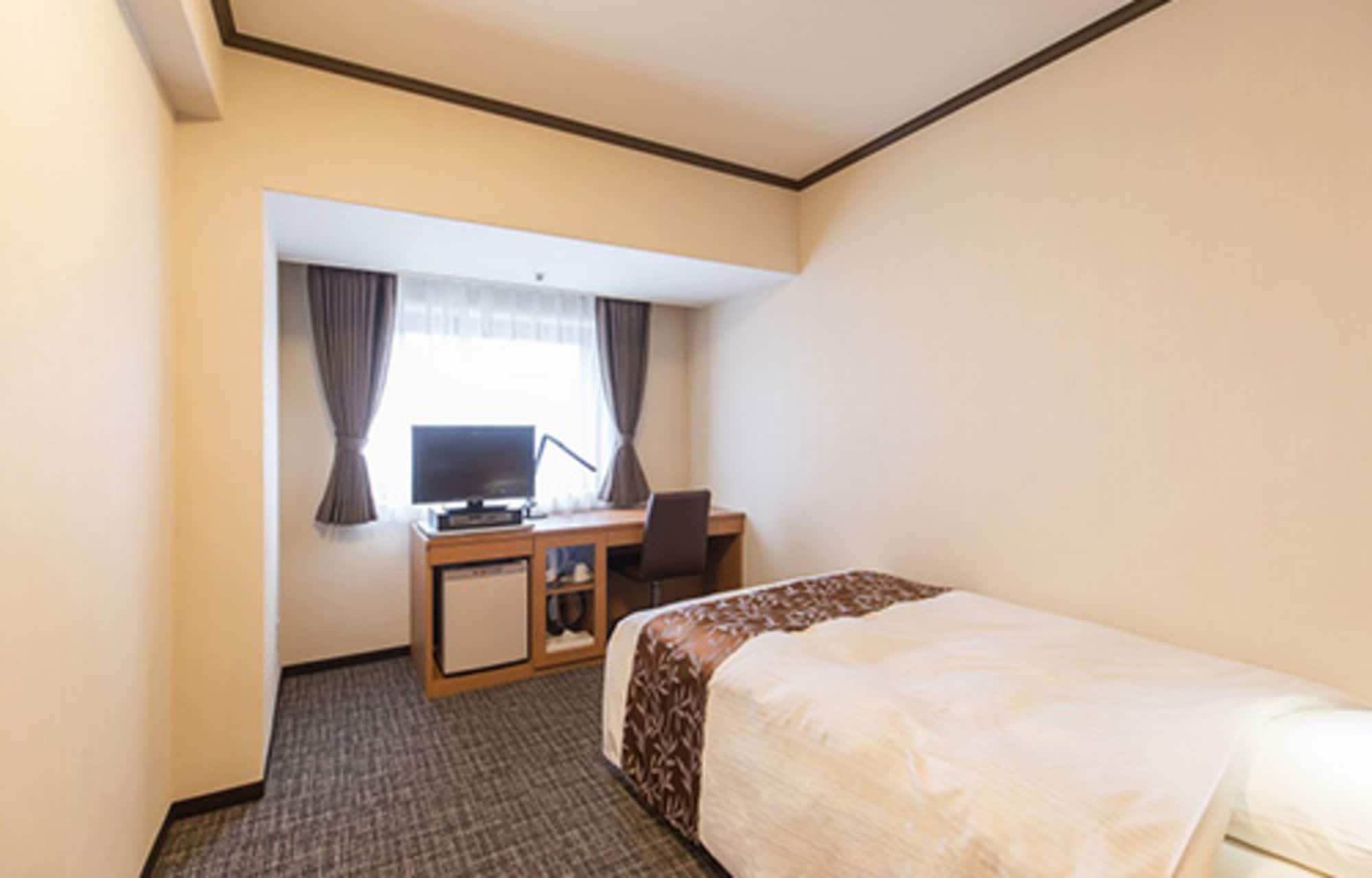 Hotel Hiroshima Garden Palace Экстерьер фото