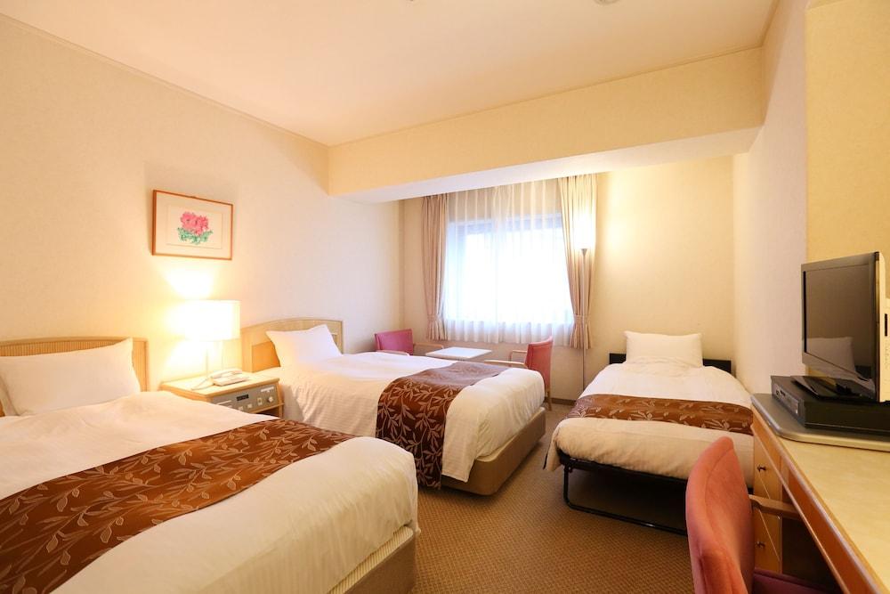 Hotel Hiroshima Garden Palace Экстерьер фото