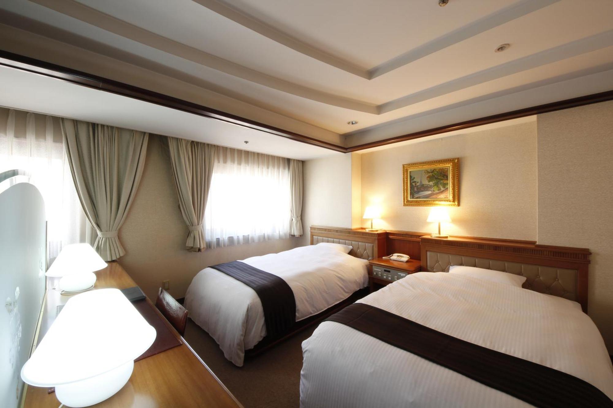 Hotel Hiroshima Garden Palace Экстерьер фото