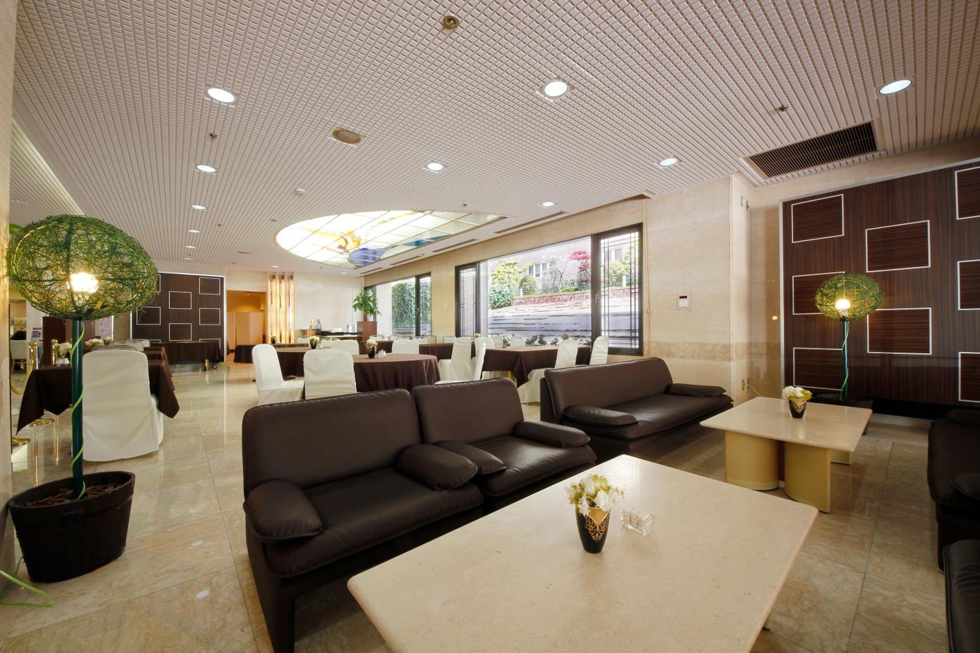 Hotel Hiroshima Garden Palace Экстерьер фото